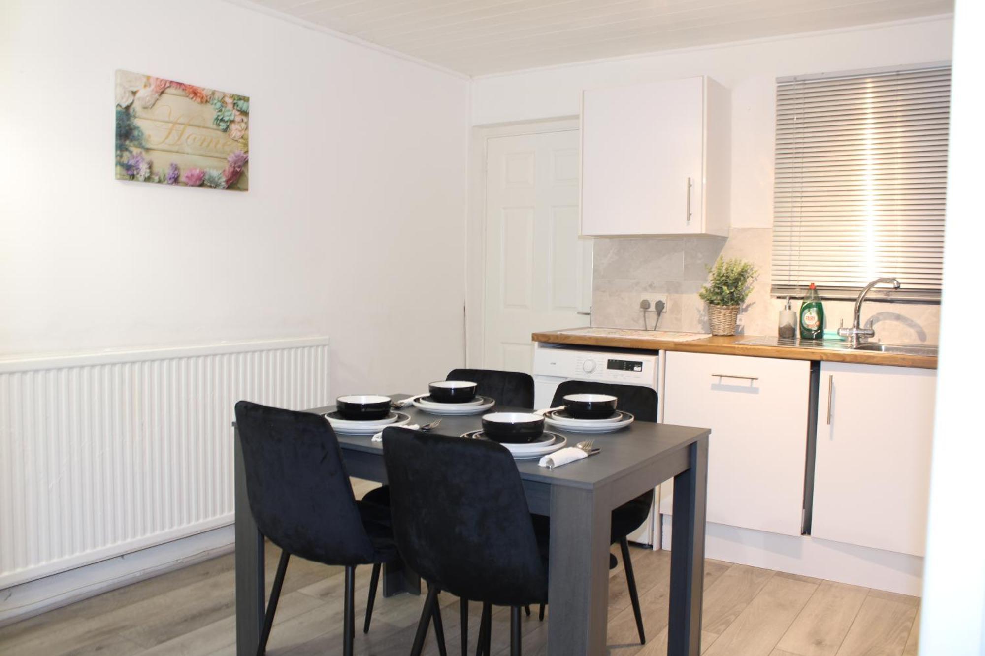 F2S Serviced Apartments 2Bedroom Terrace House With Free Wifi Netflix Suitable For Contractors Walking Distance To Train Station Derby Exterior foto